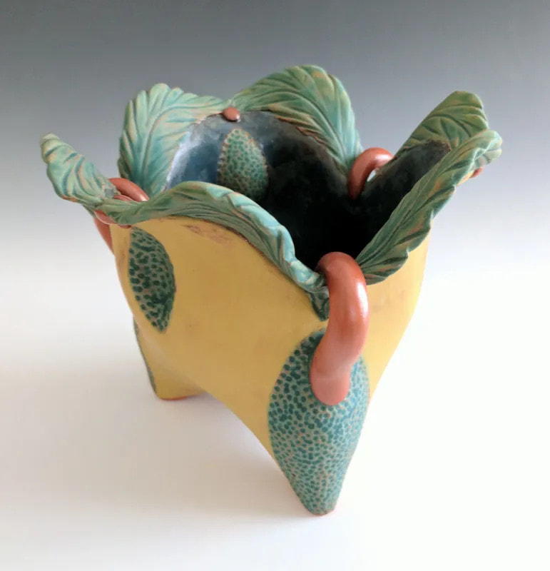 Link to the pottery of Julie Cunningham